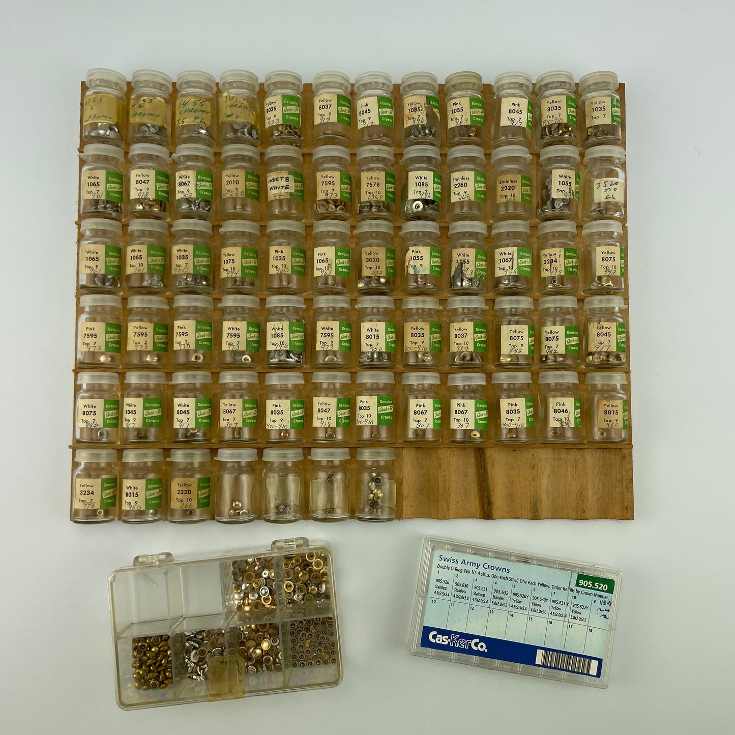 Lot 51- Wristwatch Crowns Assorted