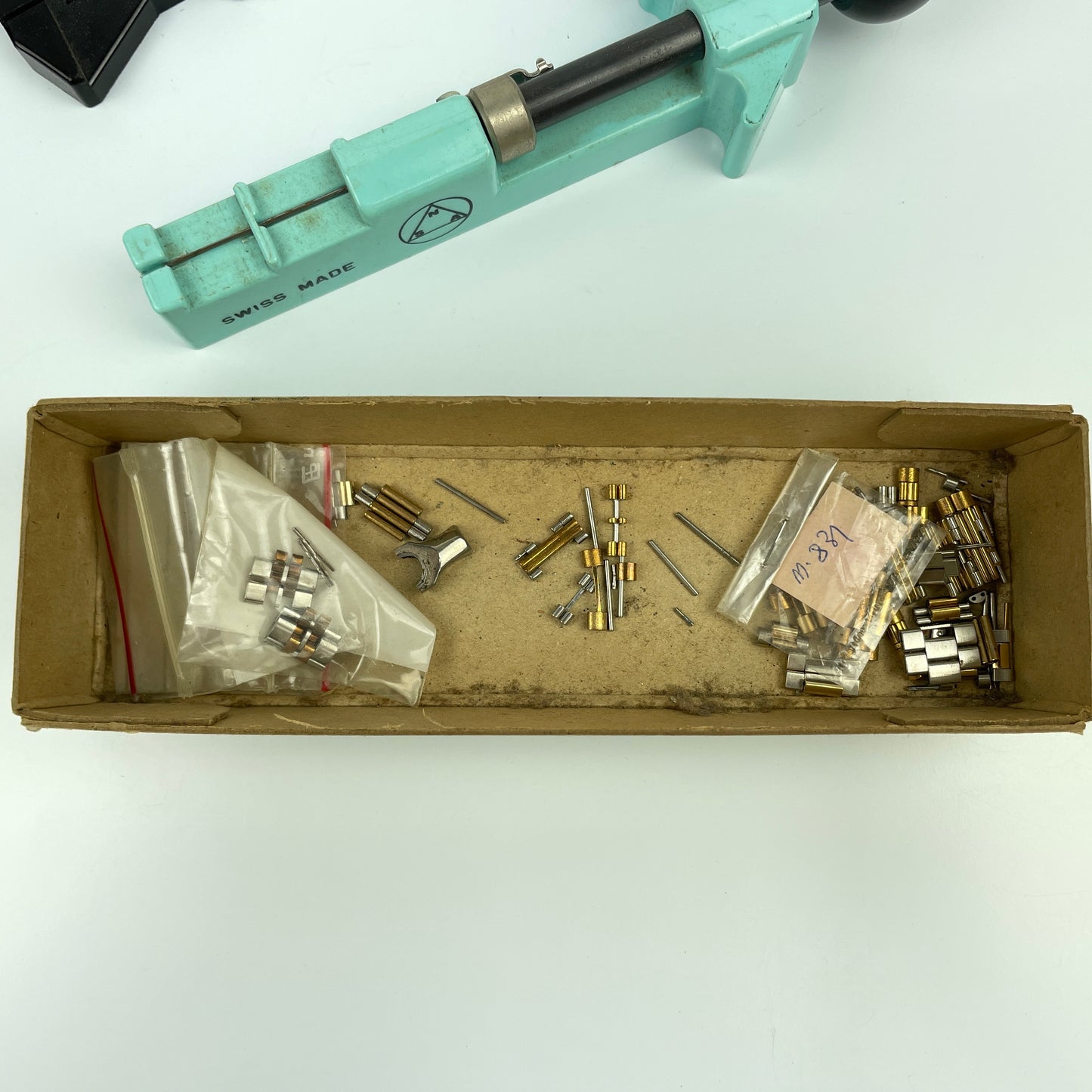 Lot 62- Wristwatch Metal Bracelet Repair & Service Tool