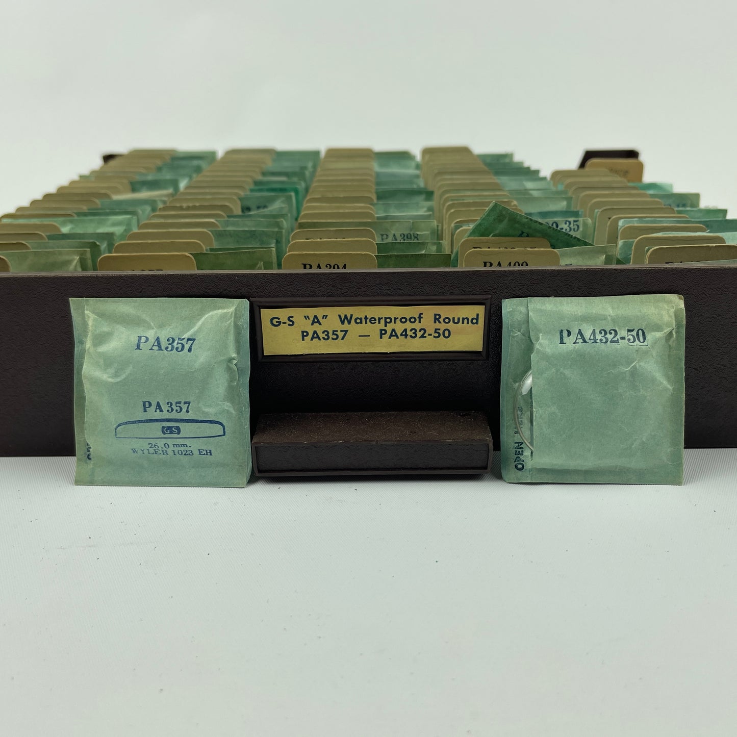 Oct Lot 100- NOS G-S PA “Waterproof Round” Crystal Tray