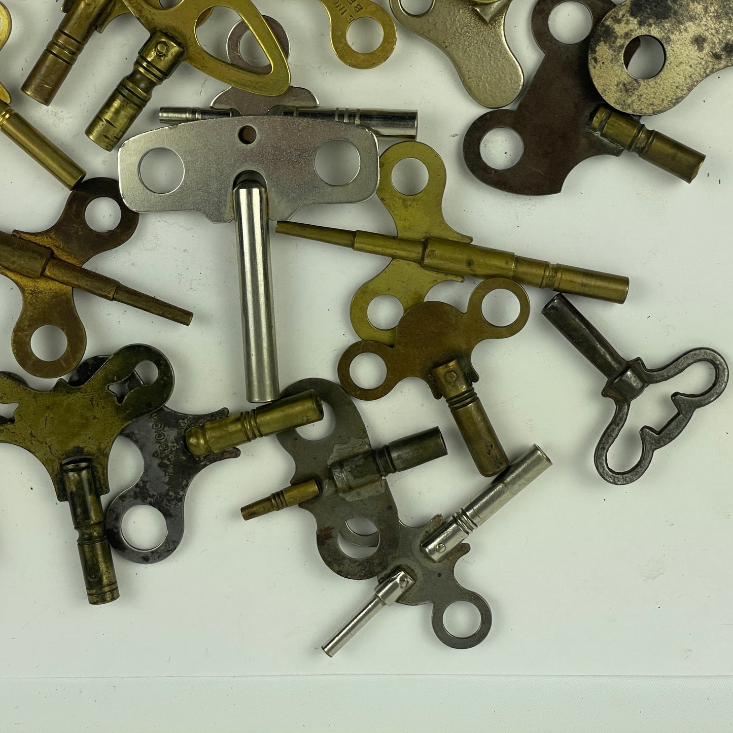 Oct Lot 39- Large Assortment of Clock Keys (30)