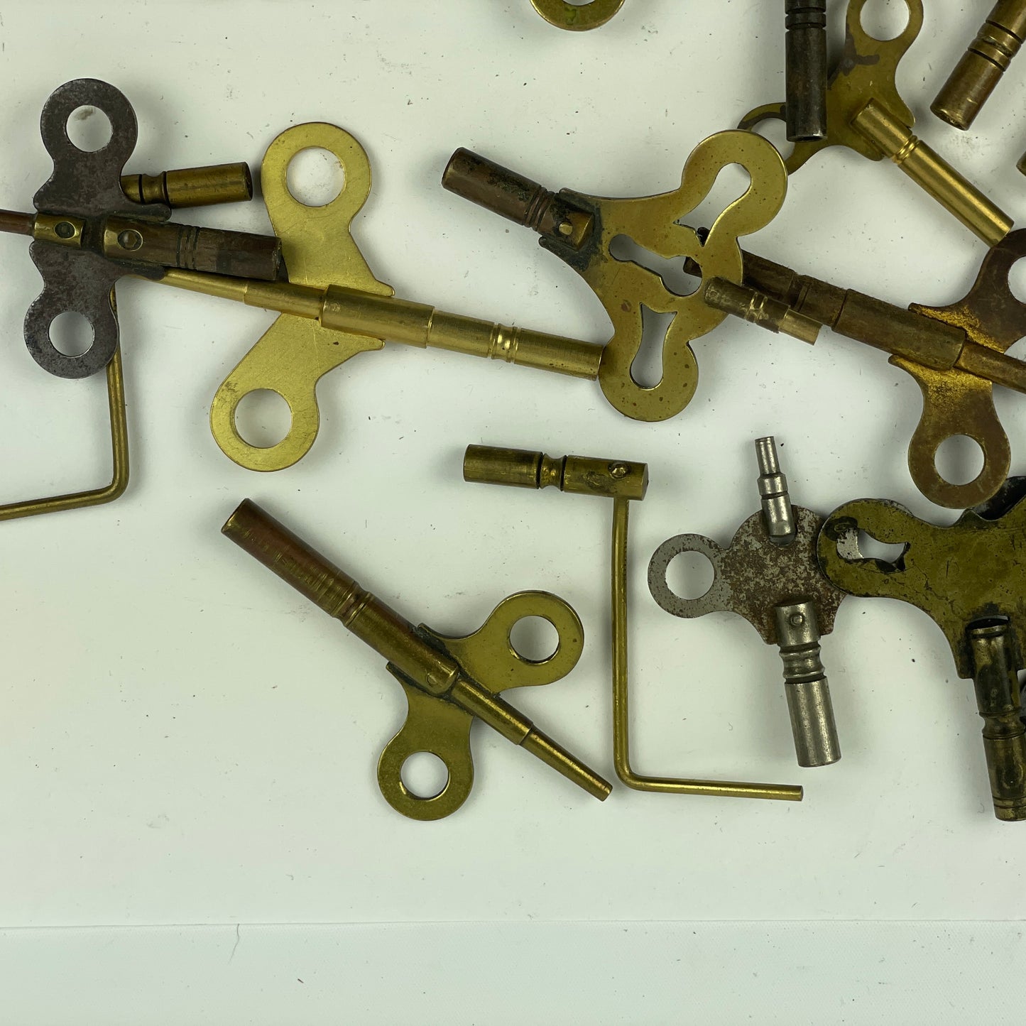 Oct Lot 39- Large Assortment of Clock Keys (30)