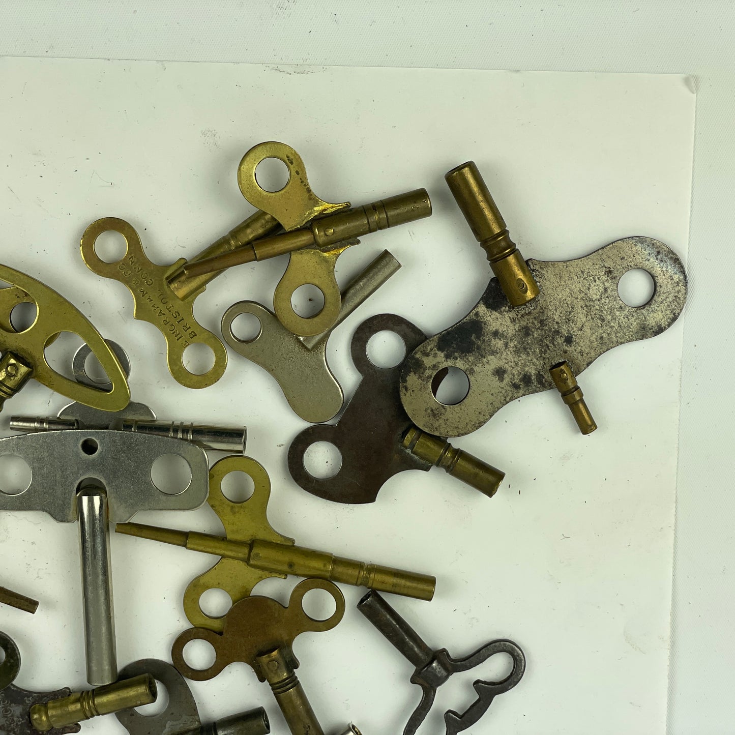 Oct Lot 39- Large Assortment of Clock Keys (30)