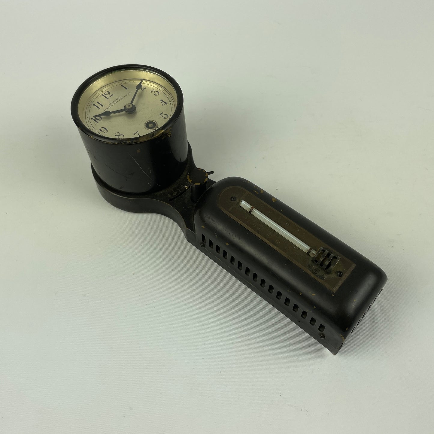 Oct Lot 12- Honeywell Temperature Regulator