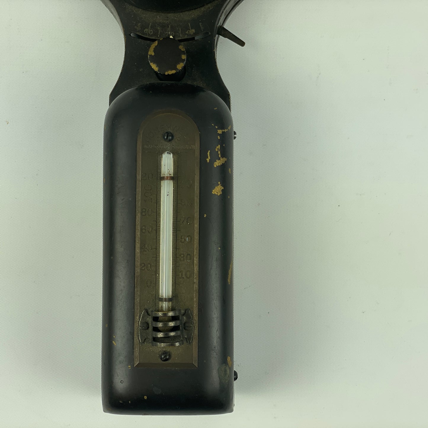 Oct Lot 12- Honeywell Temperature Regulator