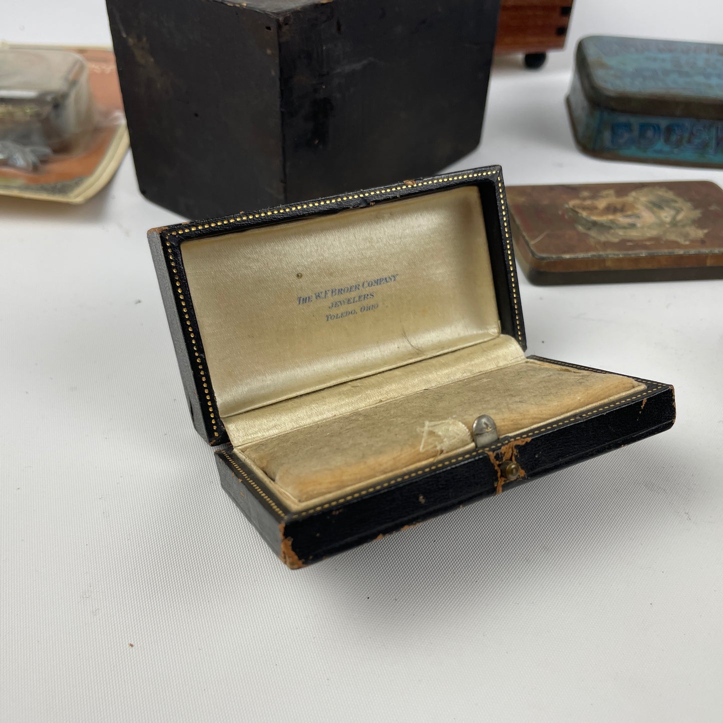 Oct Lot 43- Vintage Tin & Wood Containers