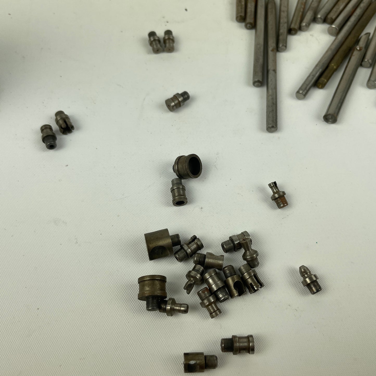 Oct Lot 63- K & D Staking Set Assortment