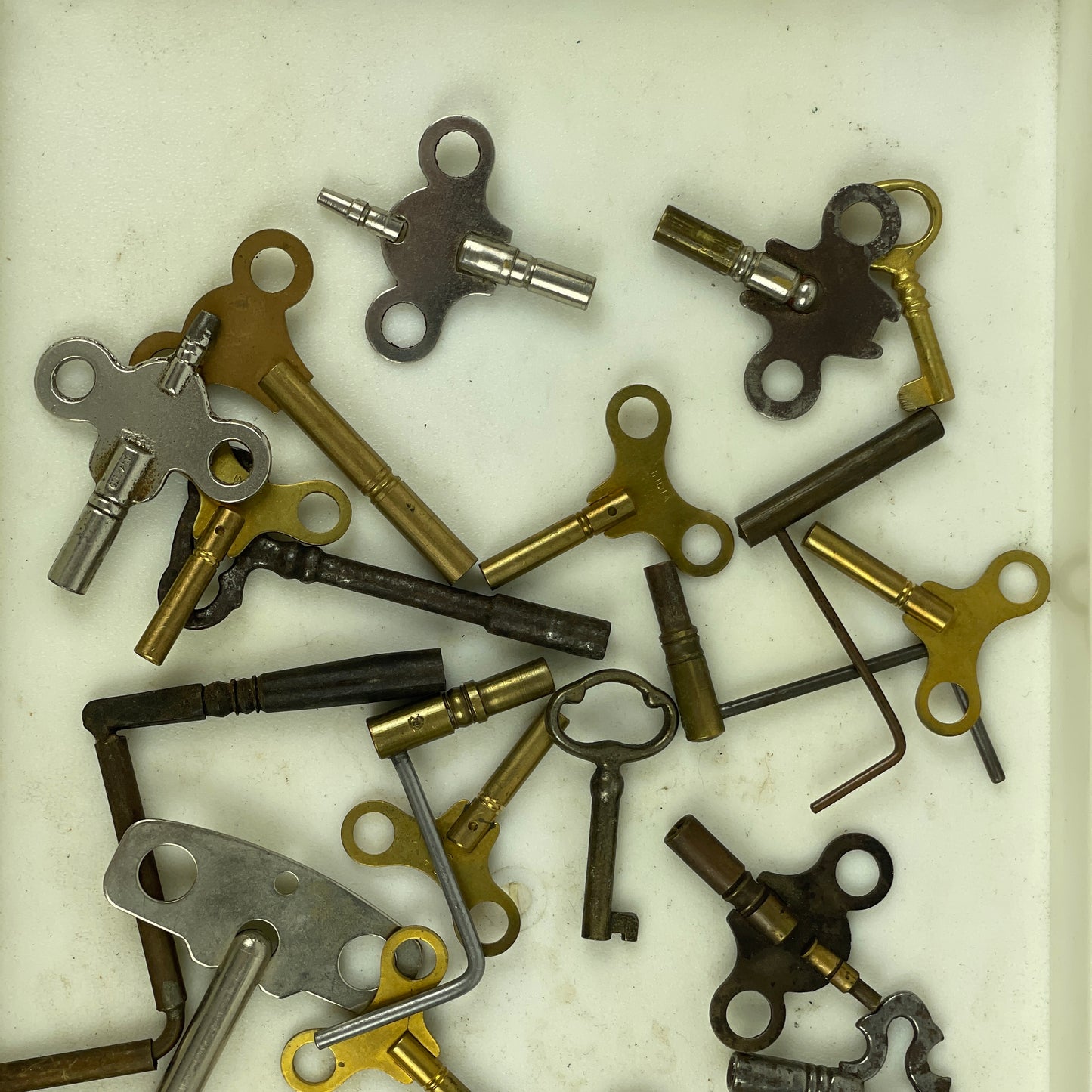 Nov Lot 41- Clock Key Assortment