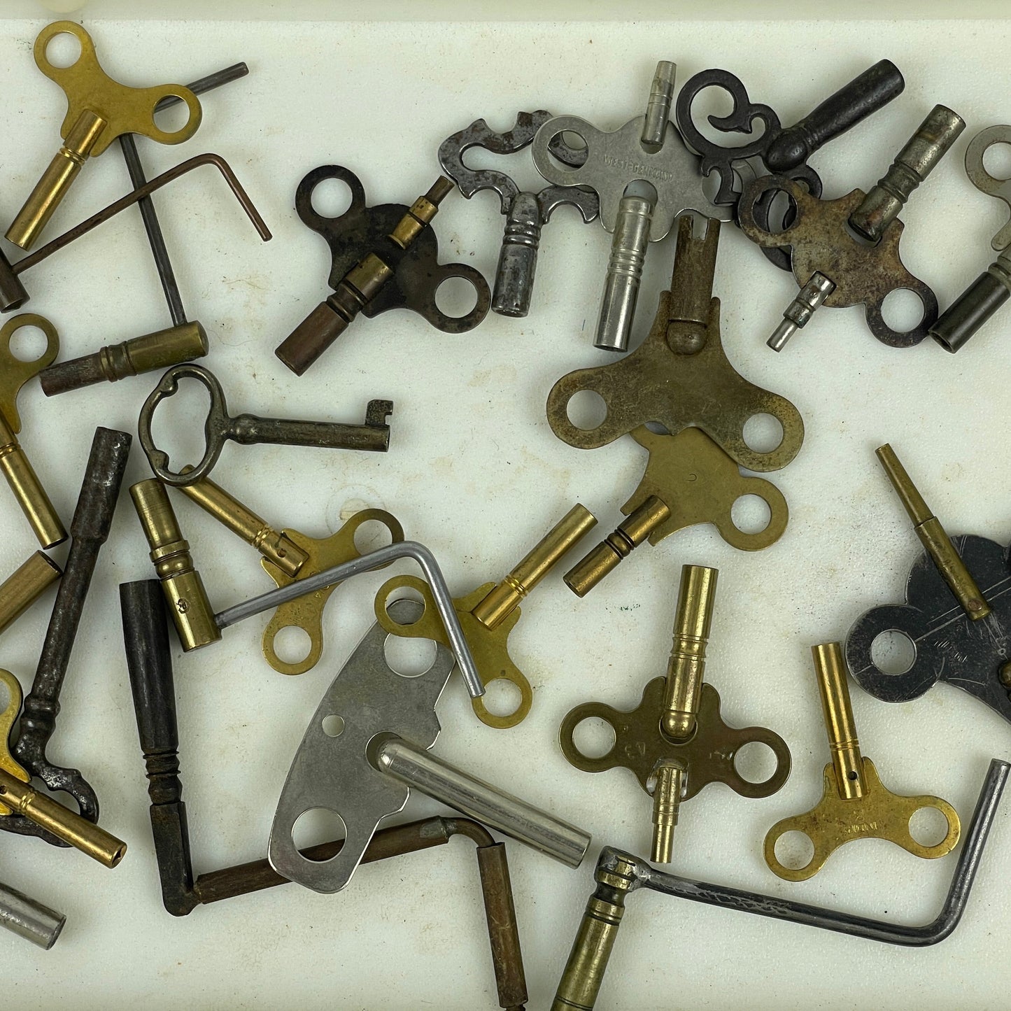 Nov Lot 41- Clock Key Assortment