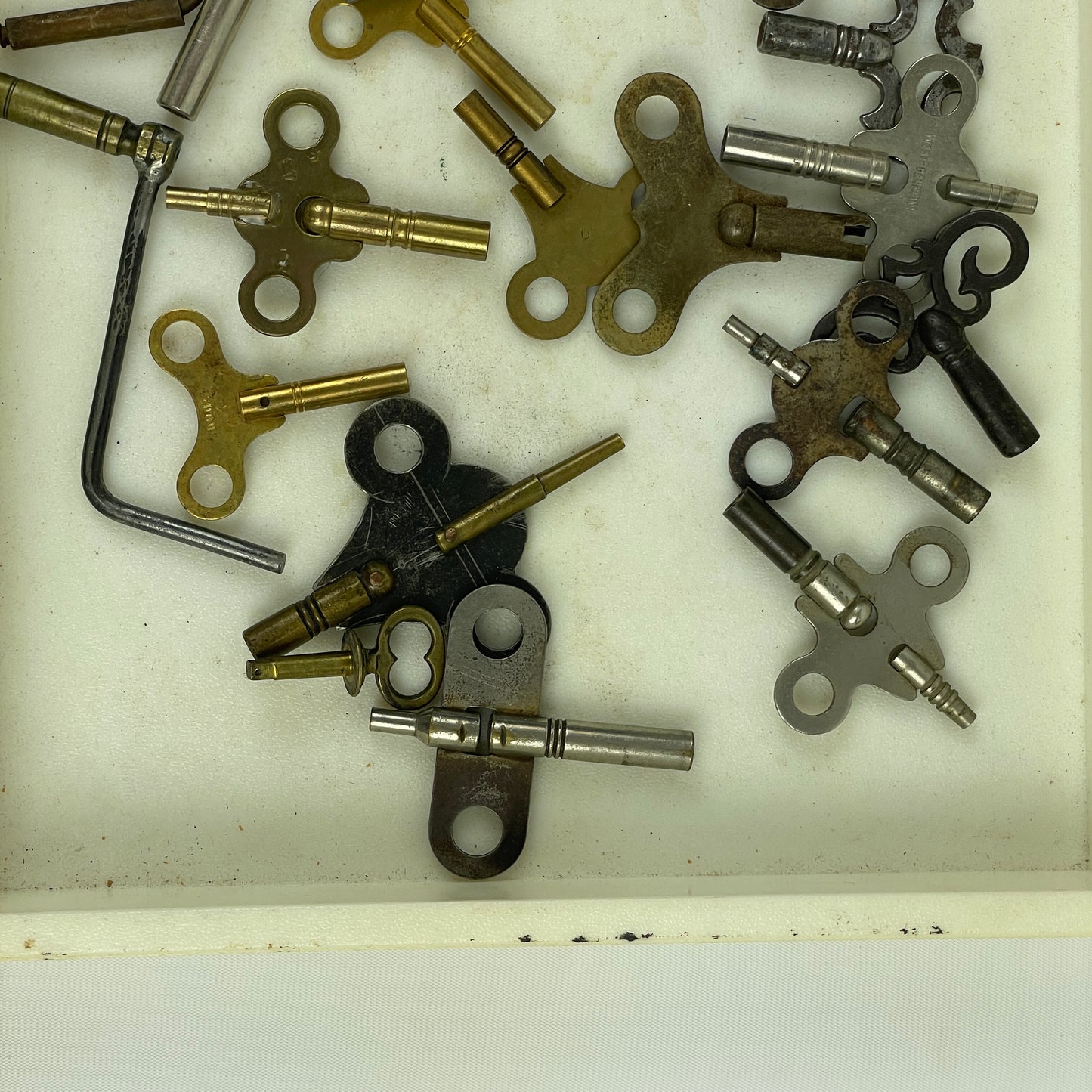 Nov Lot 41- Clock Key Assortment