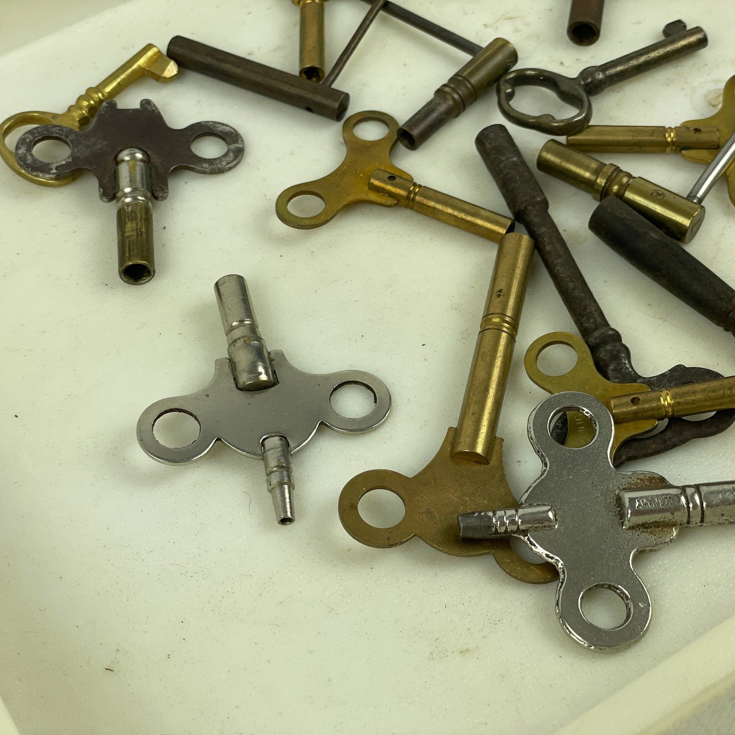 Nov Lot 41- Clock Key Assortment