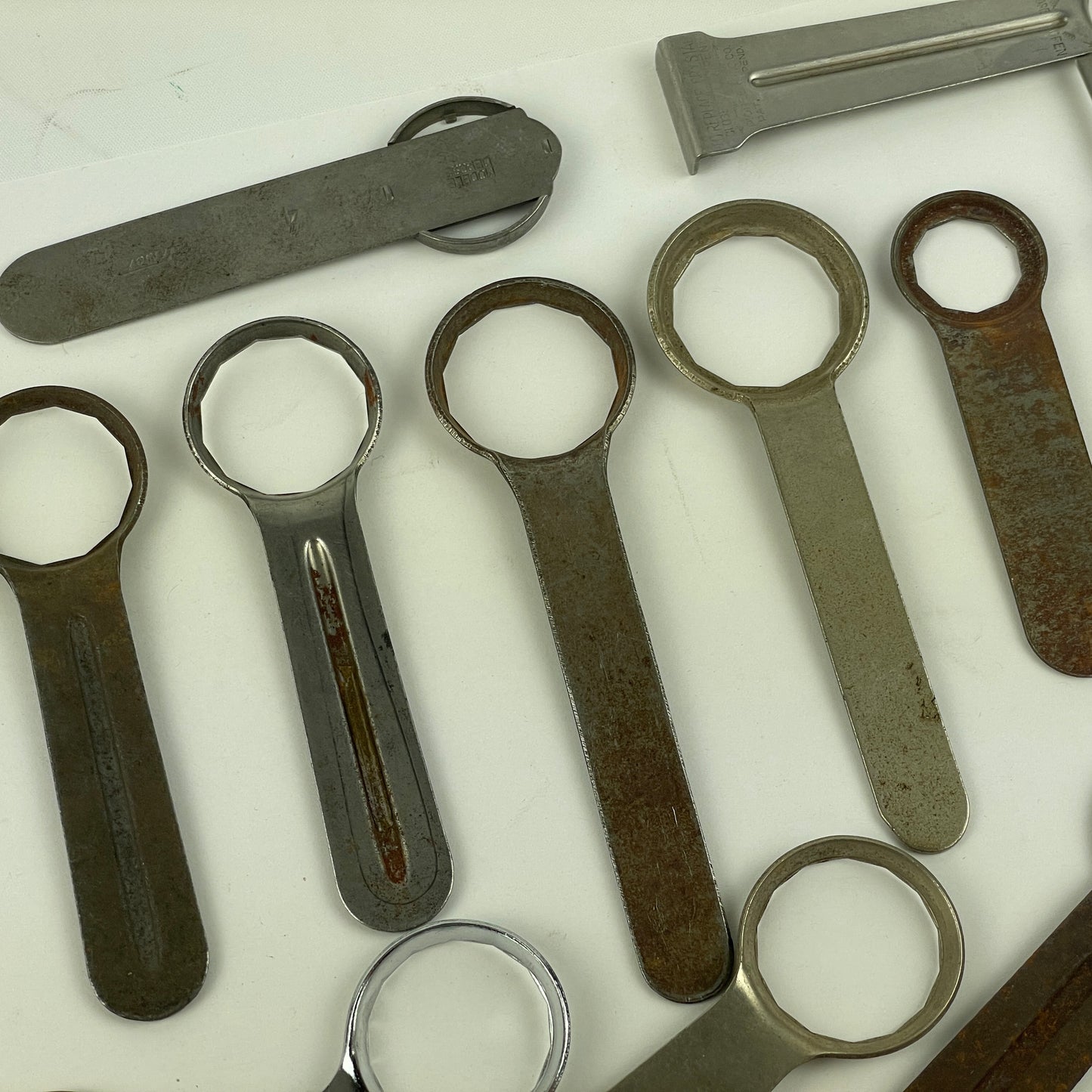 Jan Lot 16- Watchmaker’s Selection of Handheld Waterproof Case Wrenches