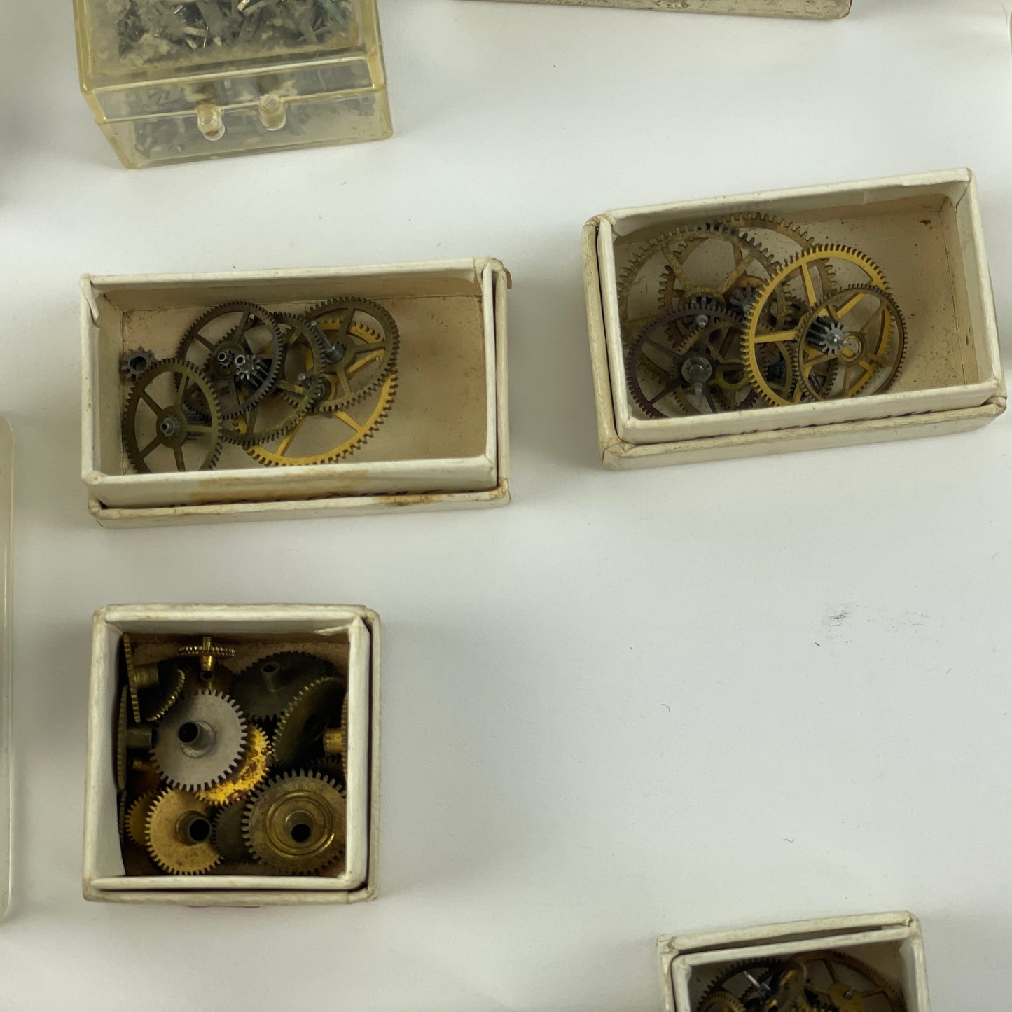 Jan Lot 27- Watchmaker’s Selection of American Pocket Watch Parts