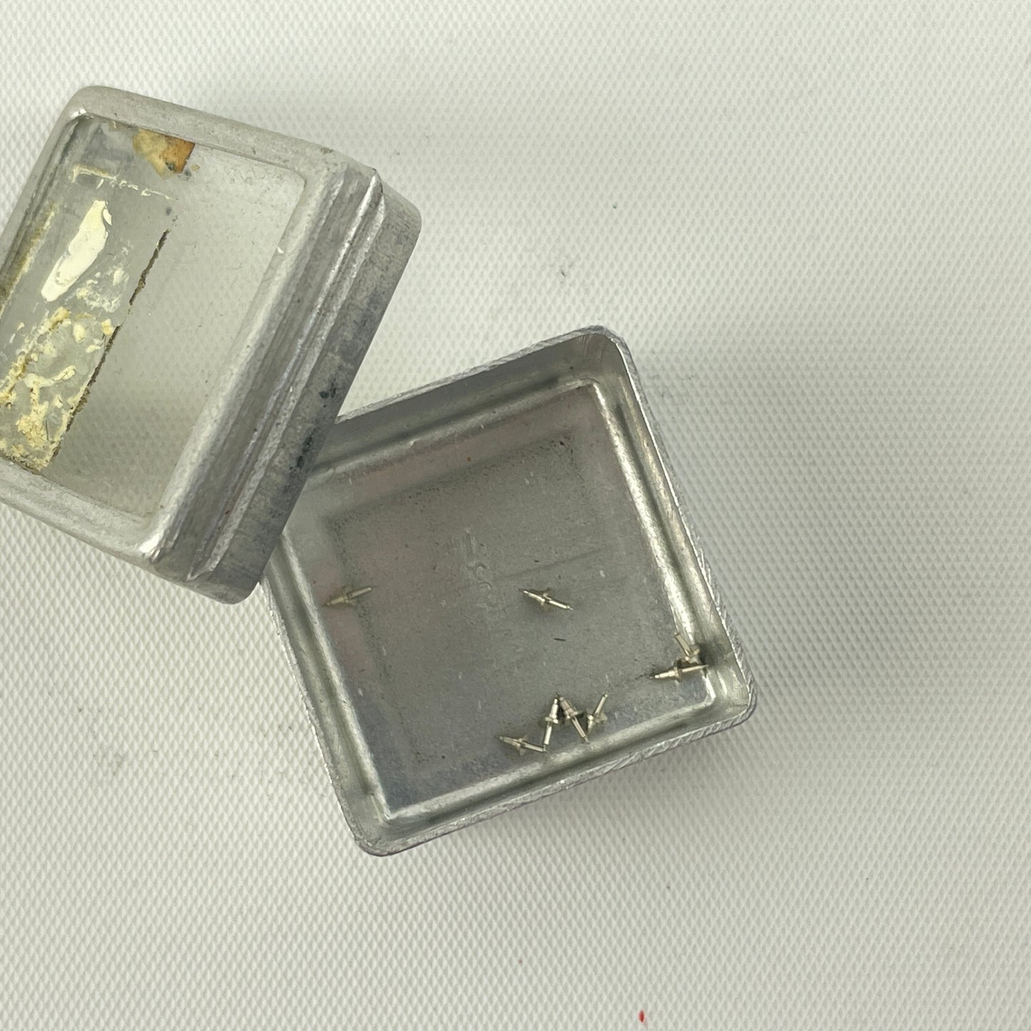 Jan Lot 122- Elgin 3/0 Lapel Watch & or Wristwatch Balance Staffs