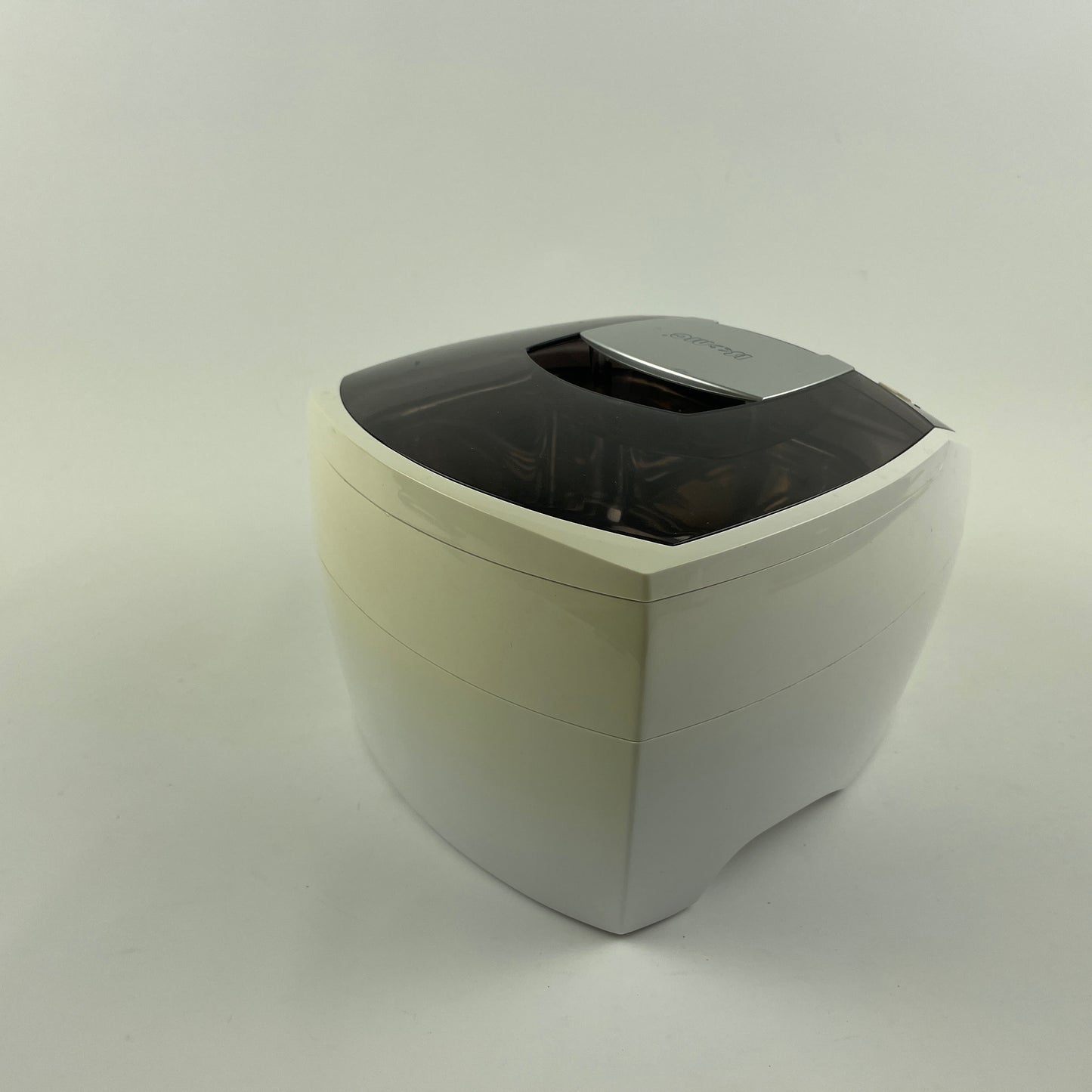 Lot 31- Isonic Ultrasonic Cleaner Model: P4810