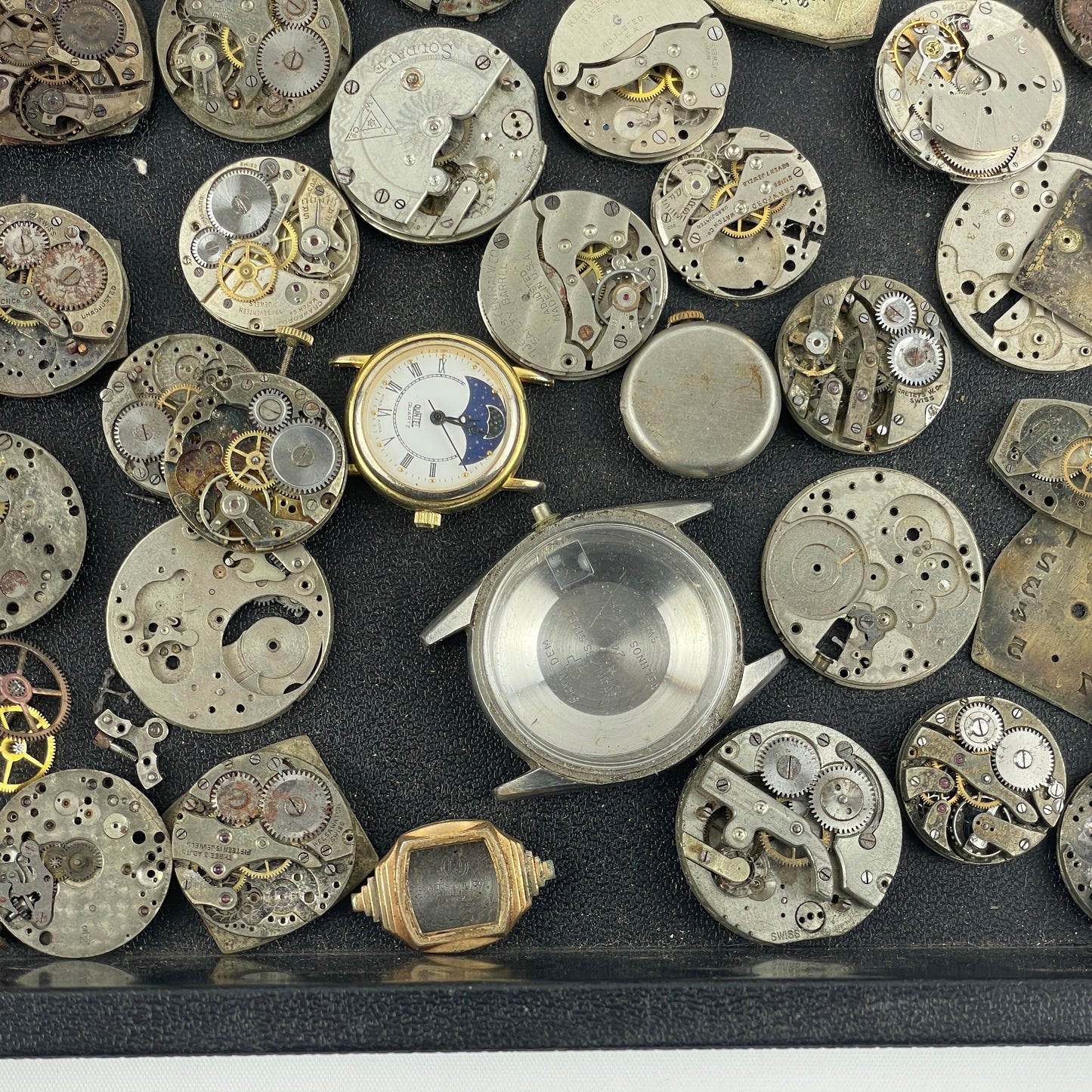 Lot 113- Vintage Movement Tray Lot