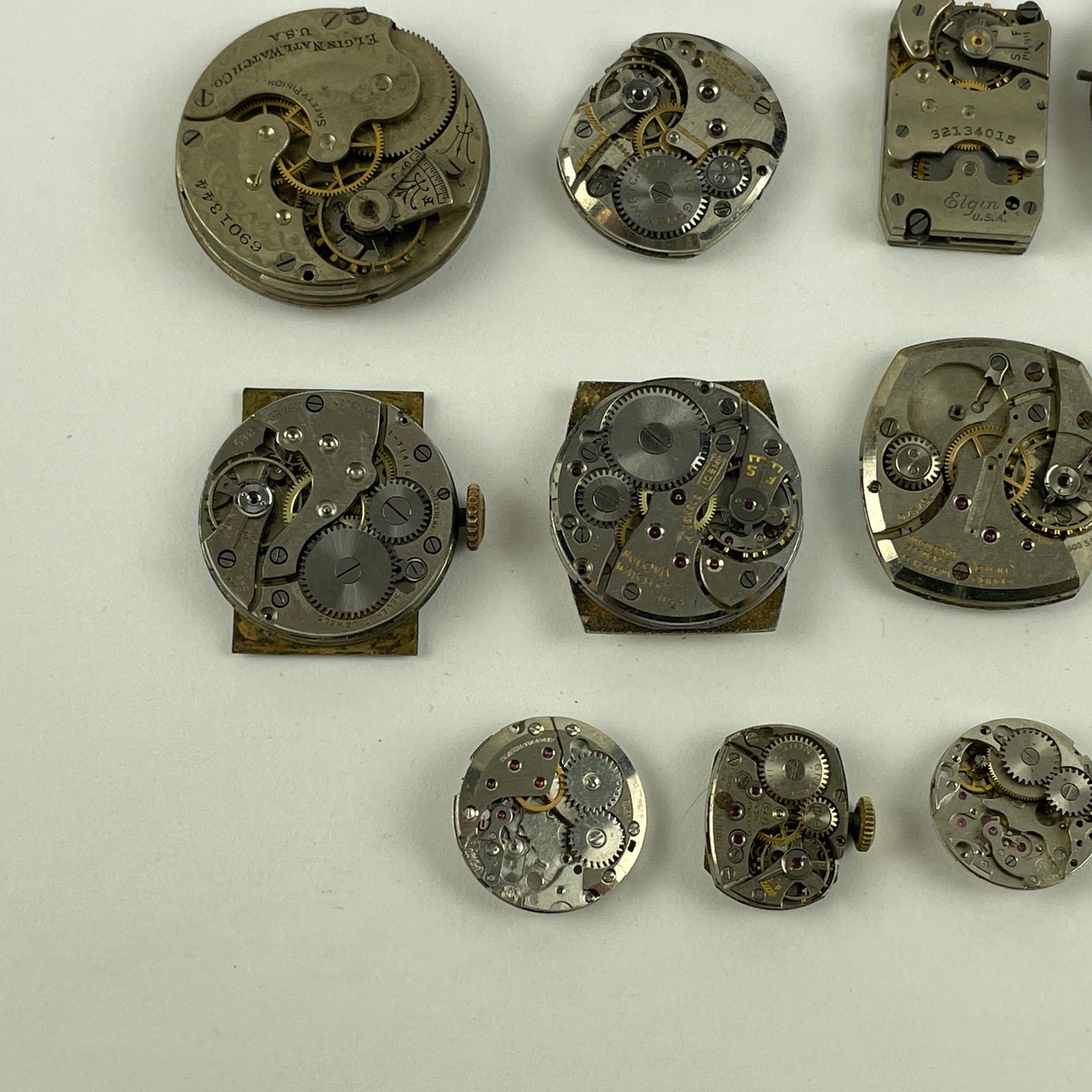 Feb Lot 35- American & Swiss Vintage Mechanical Wristwatch Movements