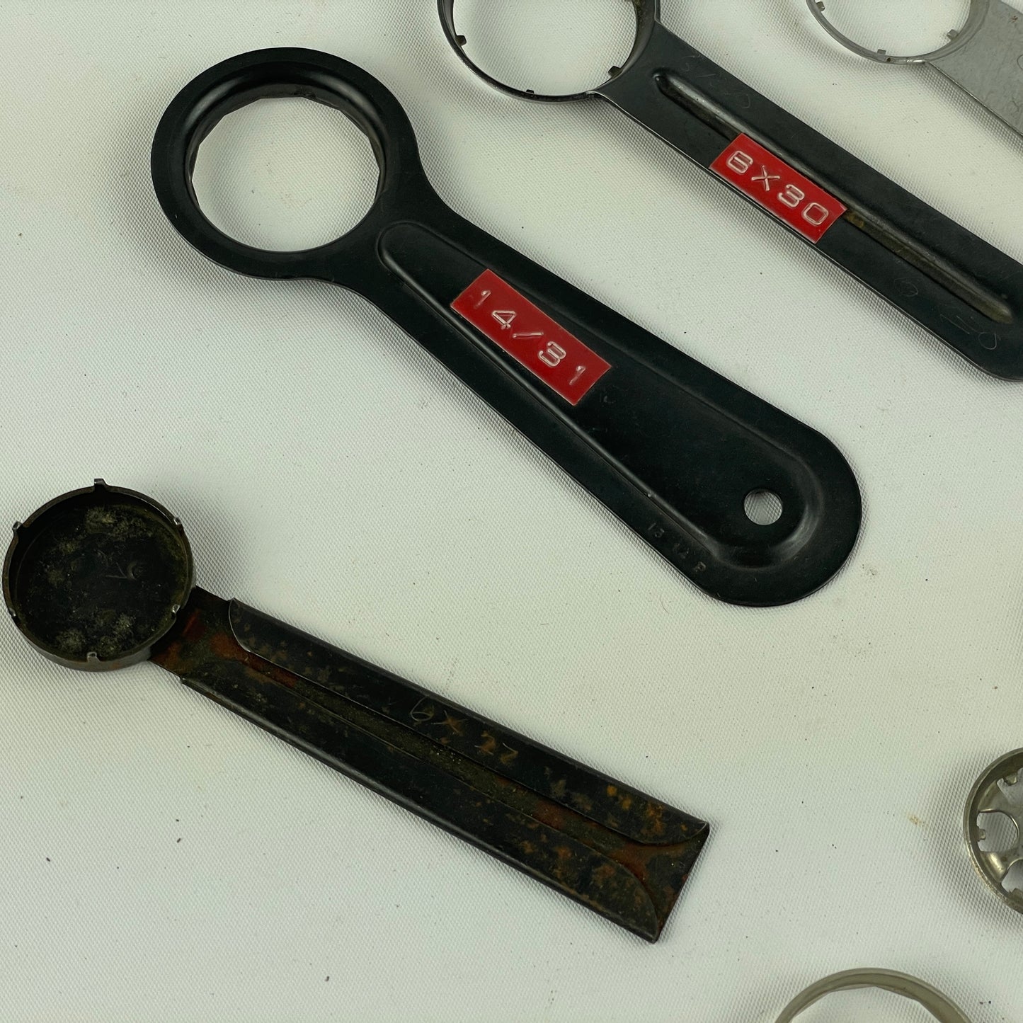 Feb Lot 55- Watchmaker’s Selection of Waterproof Round Wristwatch Case Wrenches
