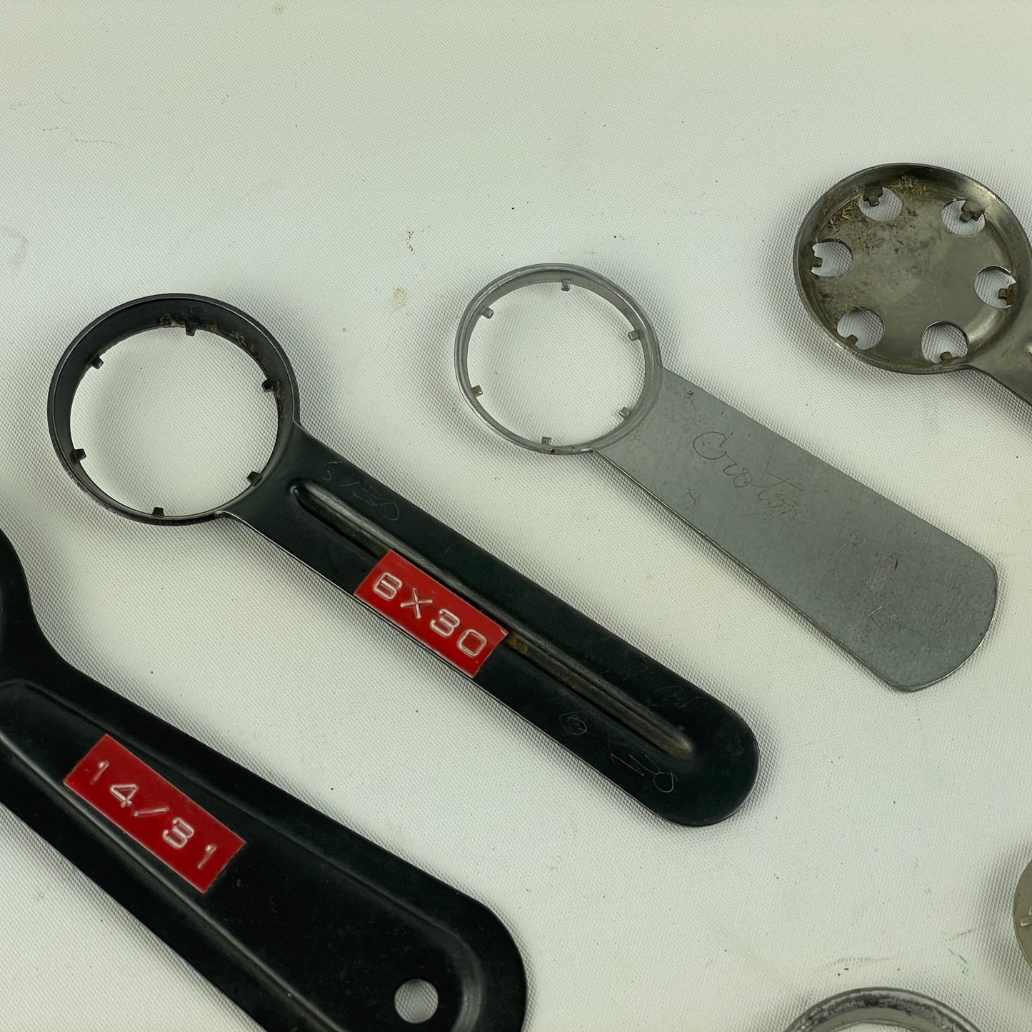 Feb Lot 55- Watchmaker’s Selection of Waterproof Round Wristwatch Case Wrenches
