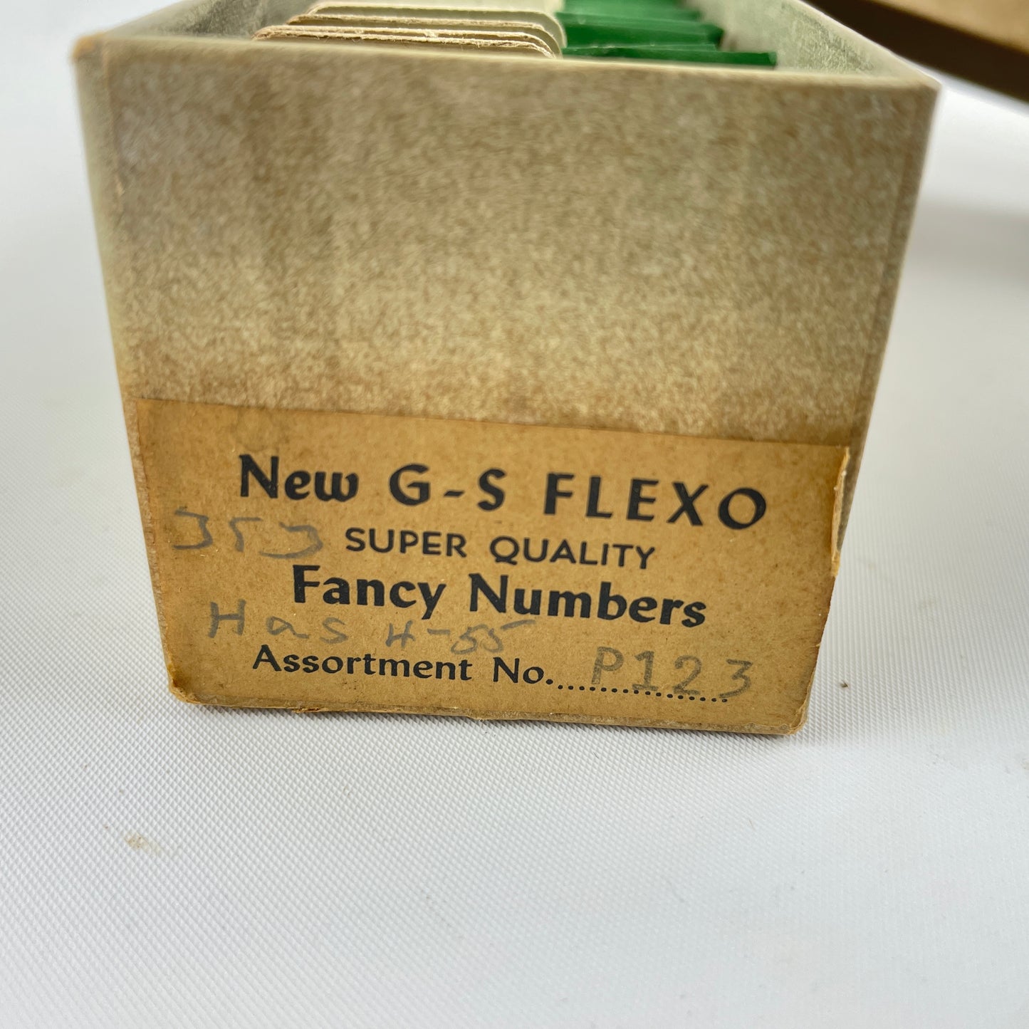 Feb Lot 110- NOS G-S Fancy Watch Crystal Assortment No. P123