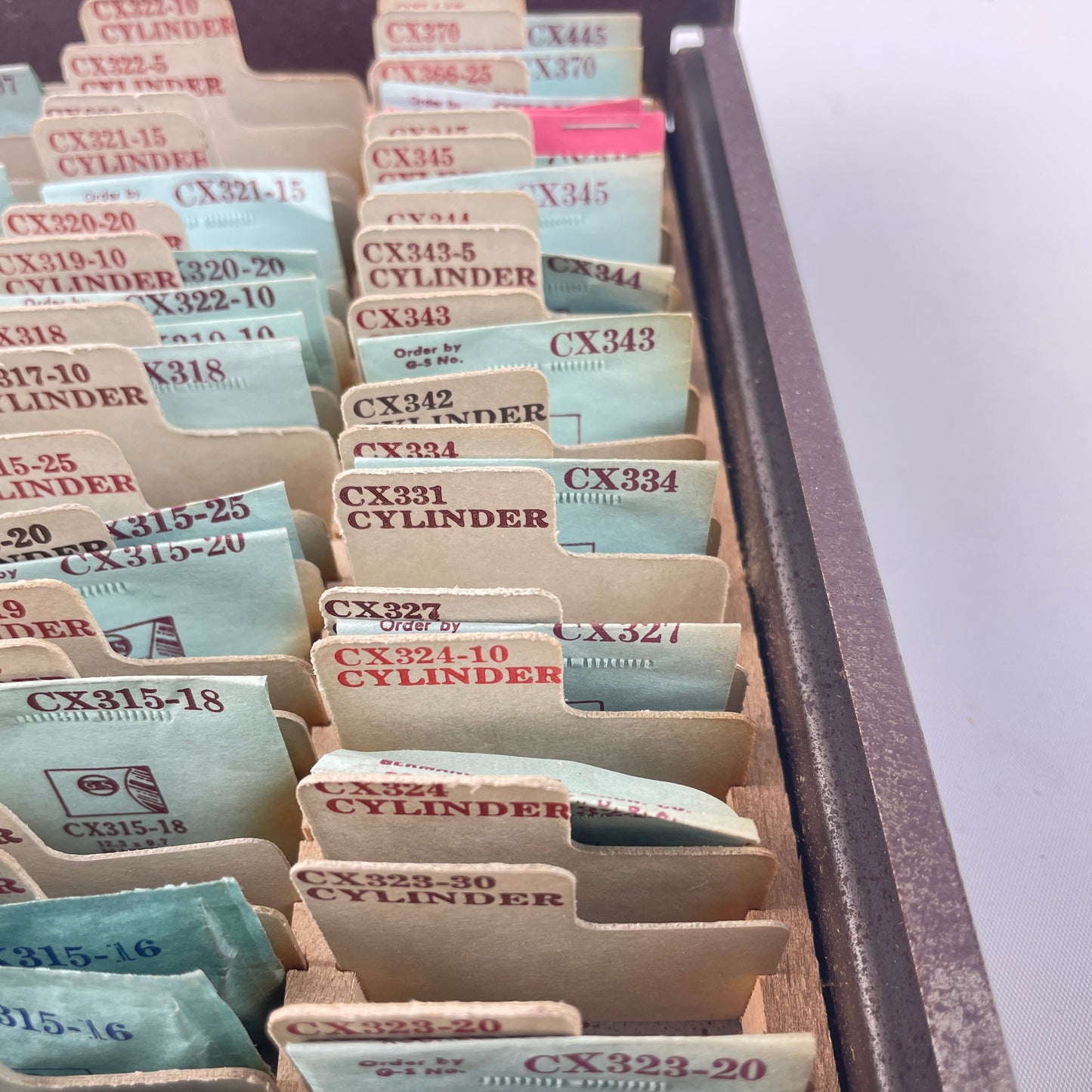Lot 122- CMS, CMC, CMH, CMQ, CX Crystal Tray