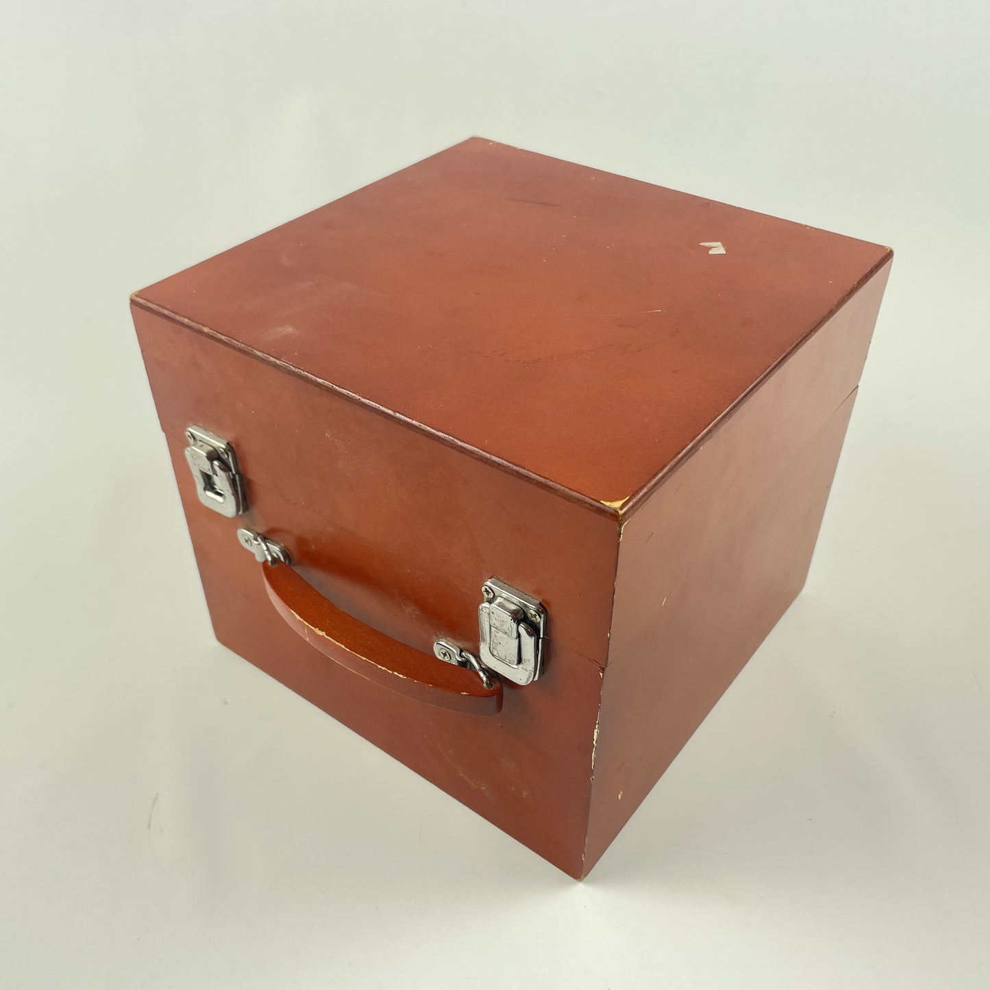 Lot 22- Clam Shell Storage Box