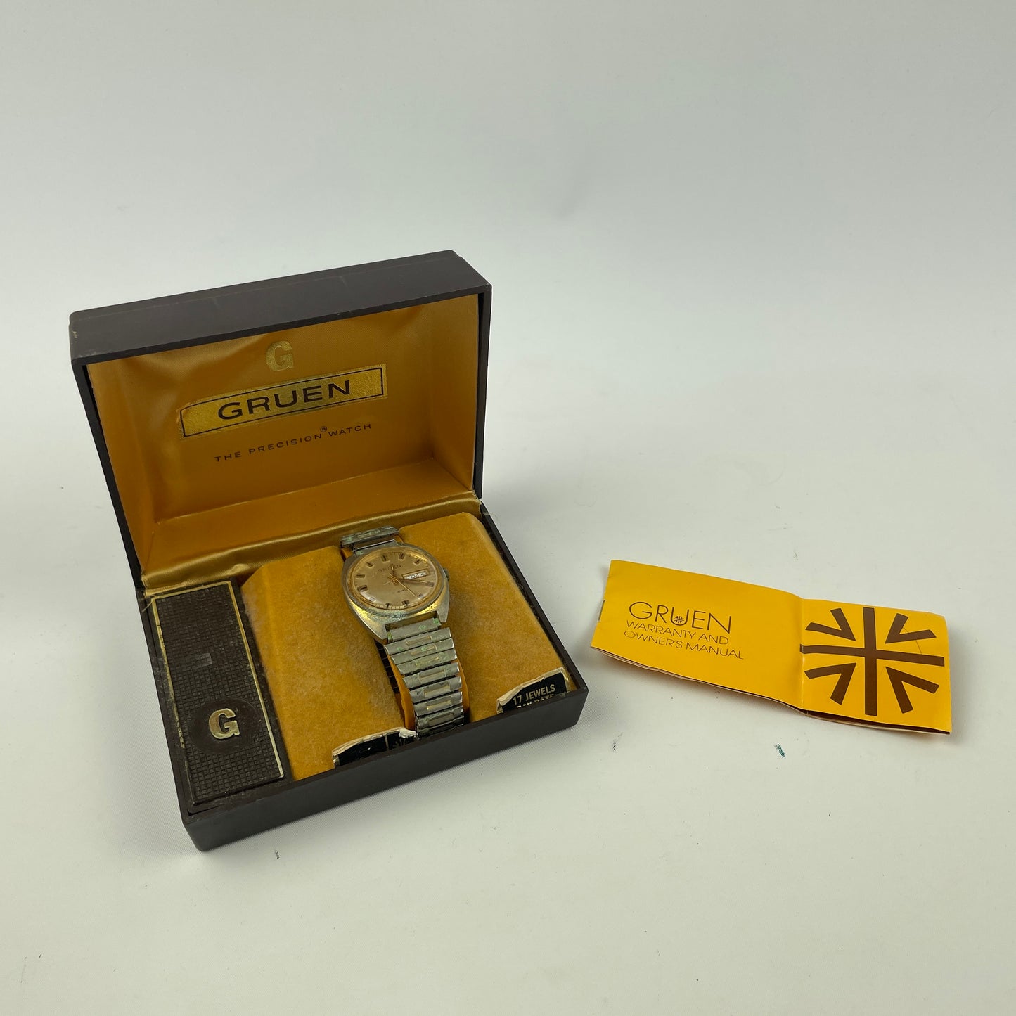 Apr Lot 10- Gruen Men’s Vintage Mechanical 17 Jewel Boxed Wristwatch