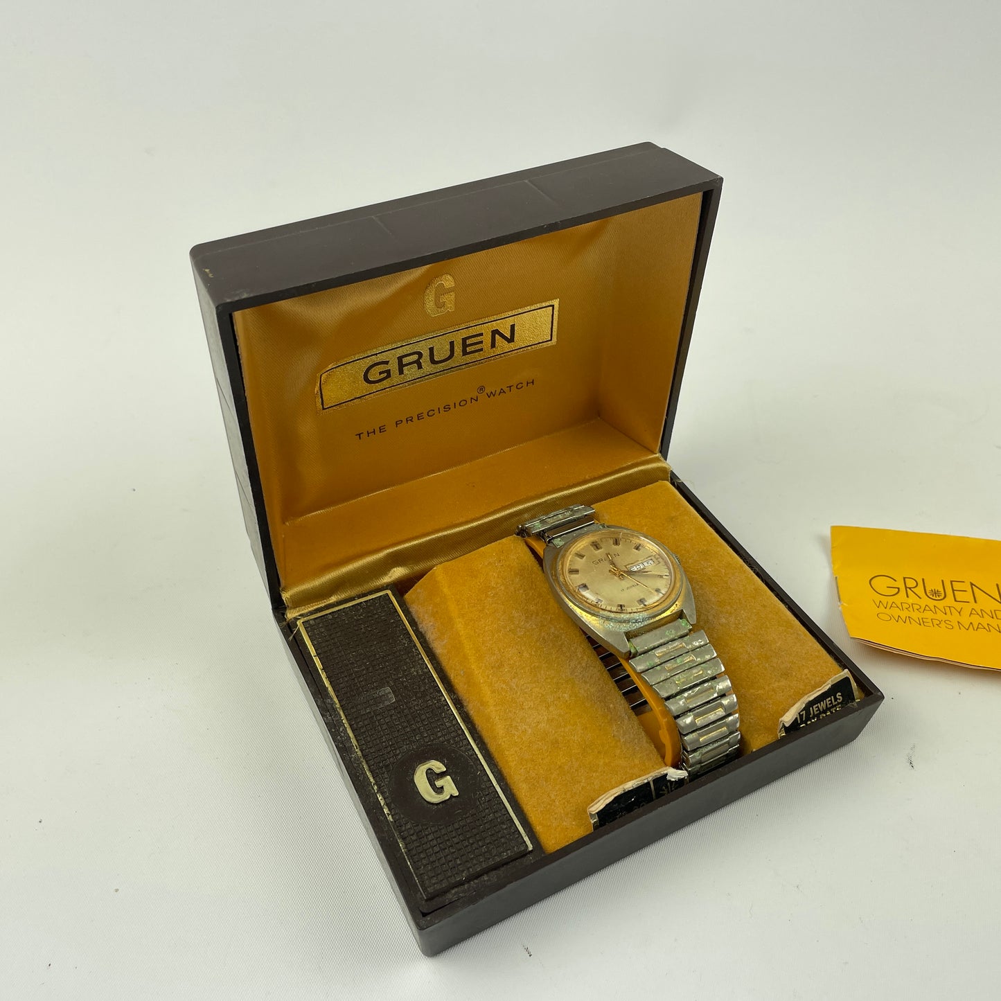 Apr Lot 10- Gruen Men’s Vintage Mechanical 17 Jewel Boxed Wristwatch