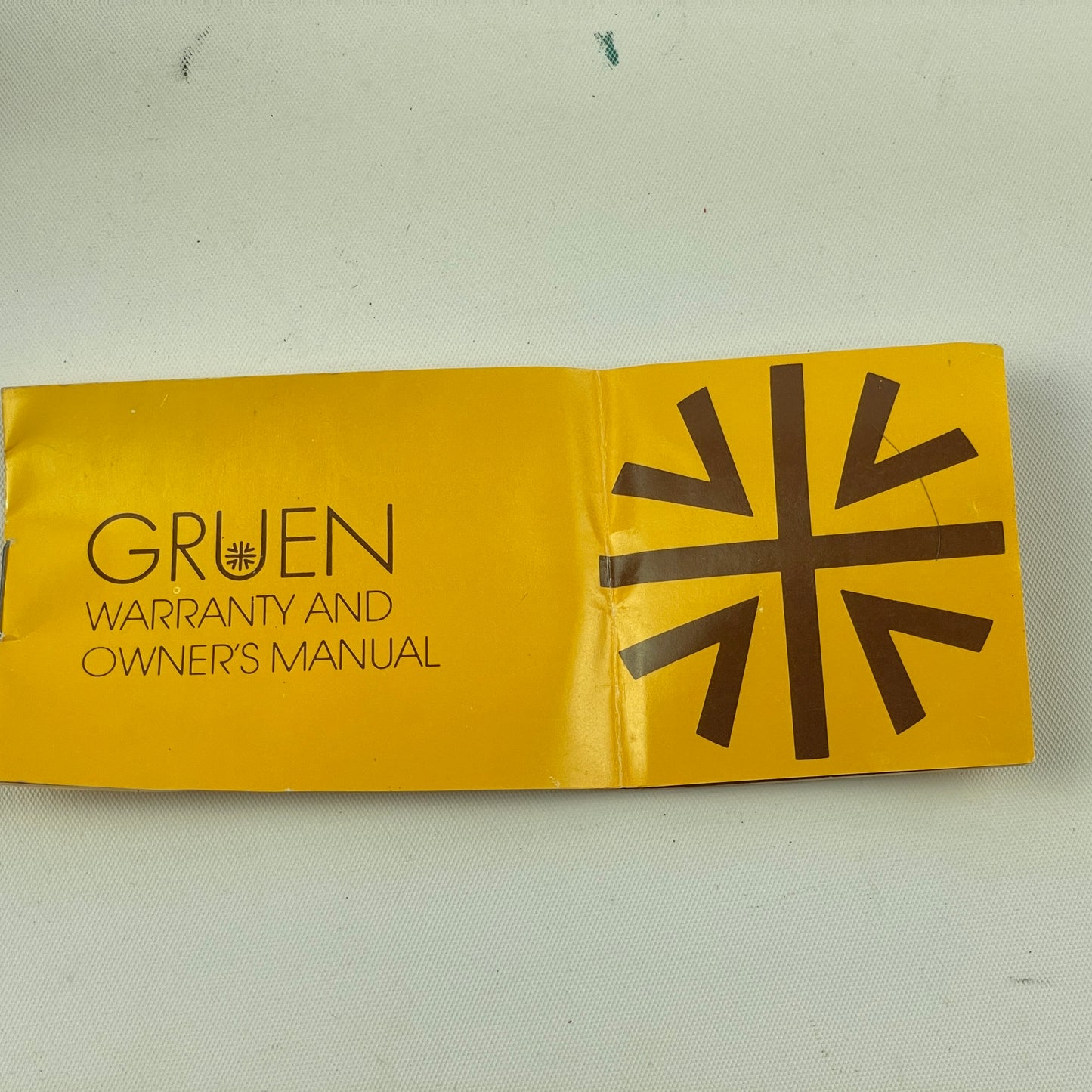 Apr Lot 10- Gruen Men’s Vintage Mechanical 17 Jewel Boxed Wristwatch