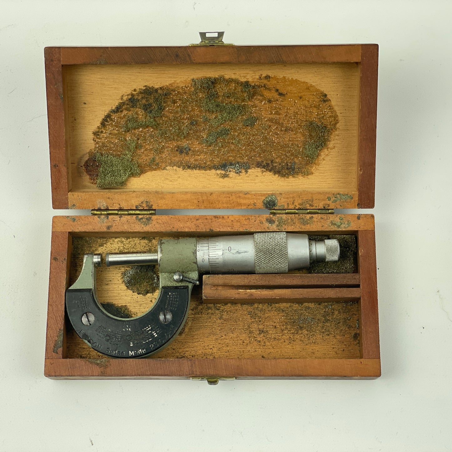 Apr Lot 47- Watchmaker’s Boxed Micrometer & 0.001 Handheld Calipers