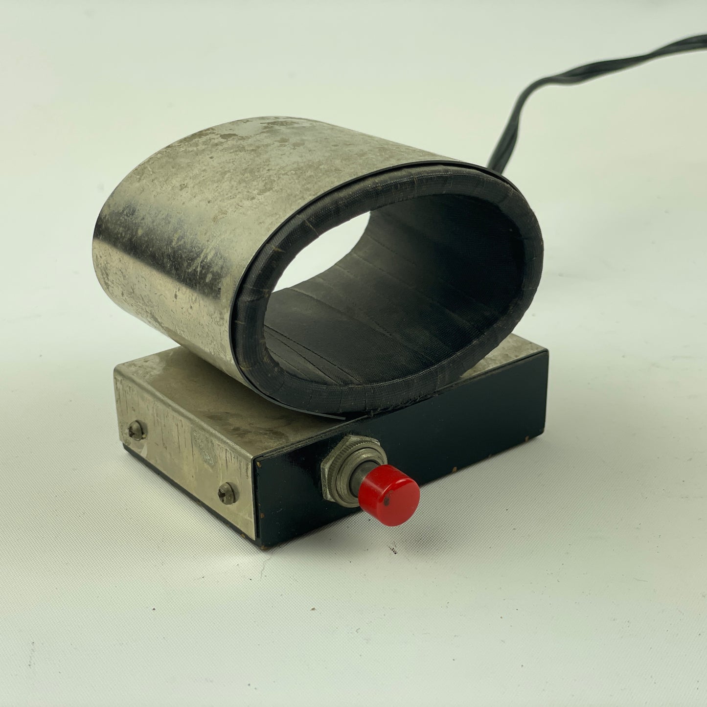 Apr Lot 13- Kendrick & Davis No. 202 Bench Top Magnetizer & Demagnetizer