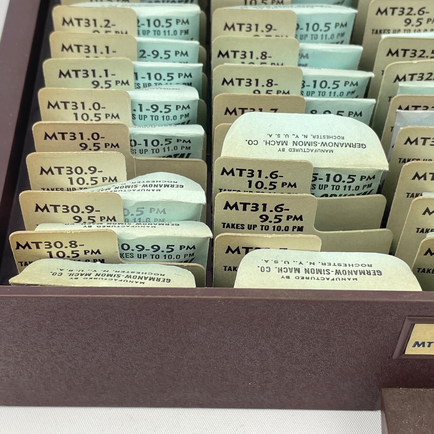 Apr Lot 34- NOS G-S Magni-Tite 30.8-34.0 Crystal Tray