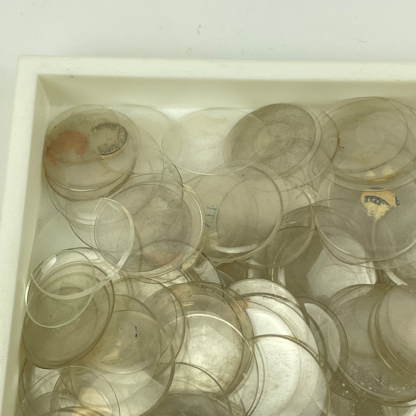 Apr Lot 60- Assortment of 400 Pocket Watch Glass Crystals