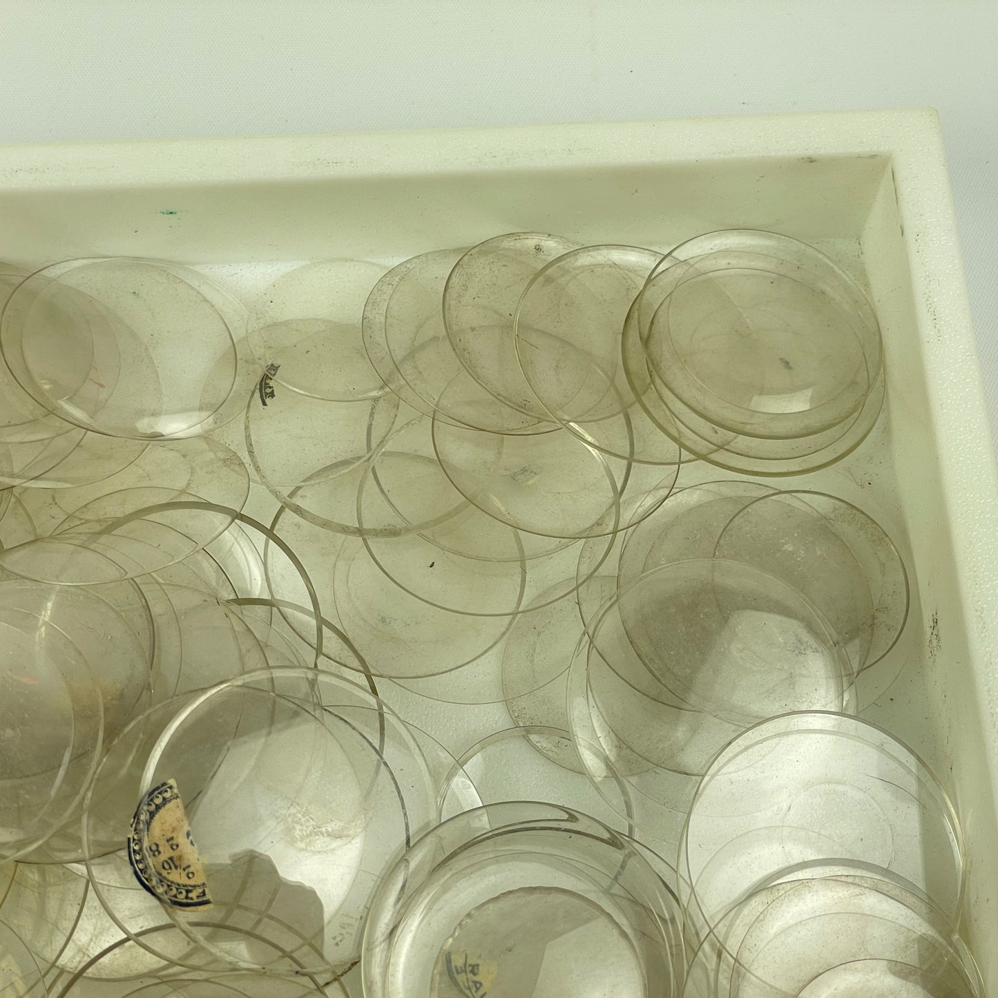 Apr Lot 60- Assortment of 400 Pocket Watch Glass Crystals