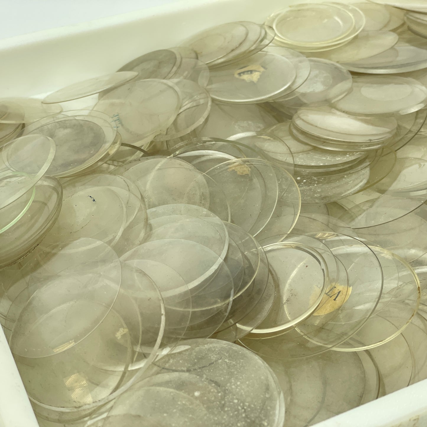Apr Lot 60- Assortment of 400 Pocket Watch Glass Crystals