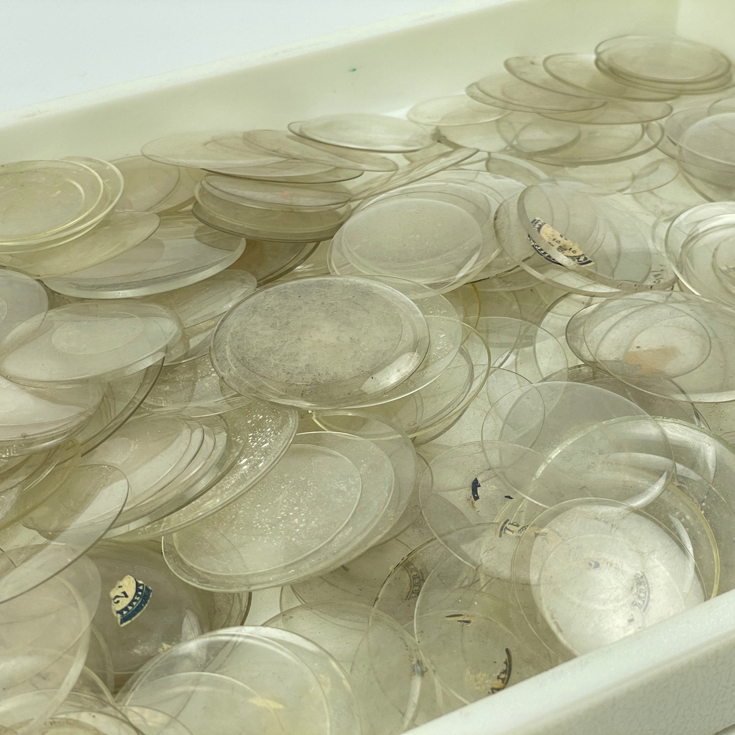 Apr Lot 60- Assortment of 400 Pocket Watch Glass Crystals