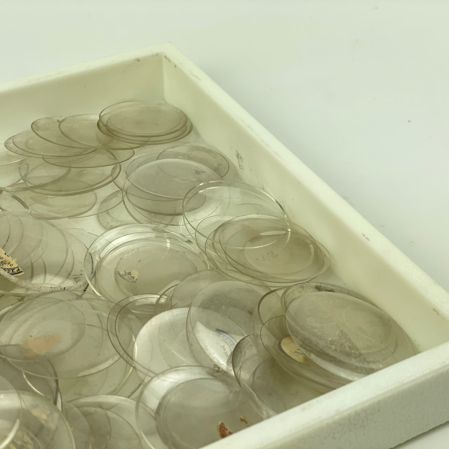 Apr Lot 60- Assortment of 400 Pocket Watch Glass Crystals