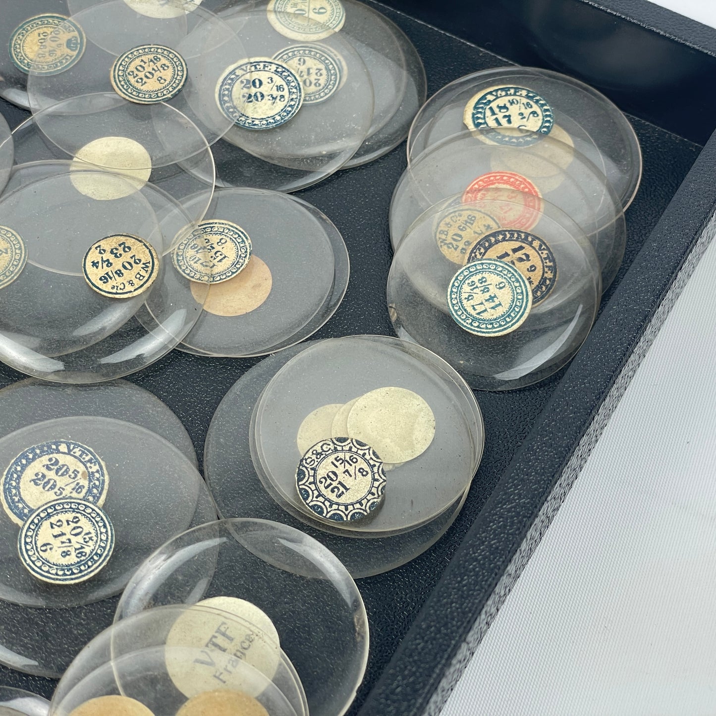 Lot 88- Watchmaker’s Selection of 200 Glass Pocket Watch Crystals