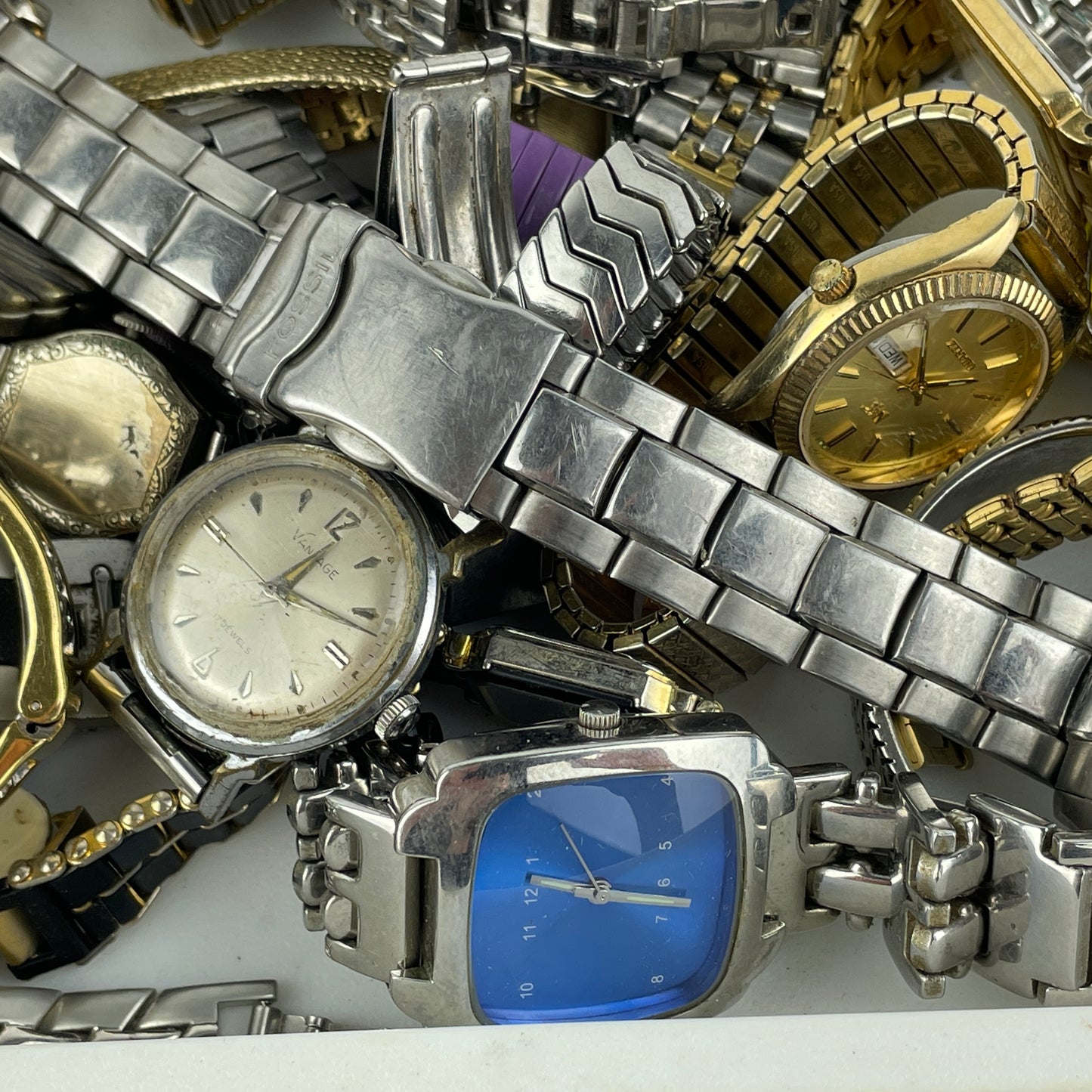 Lot 87- Large Selection of Quartz Wristwatches