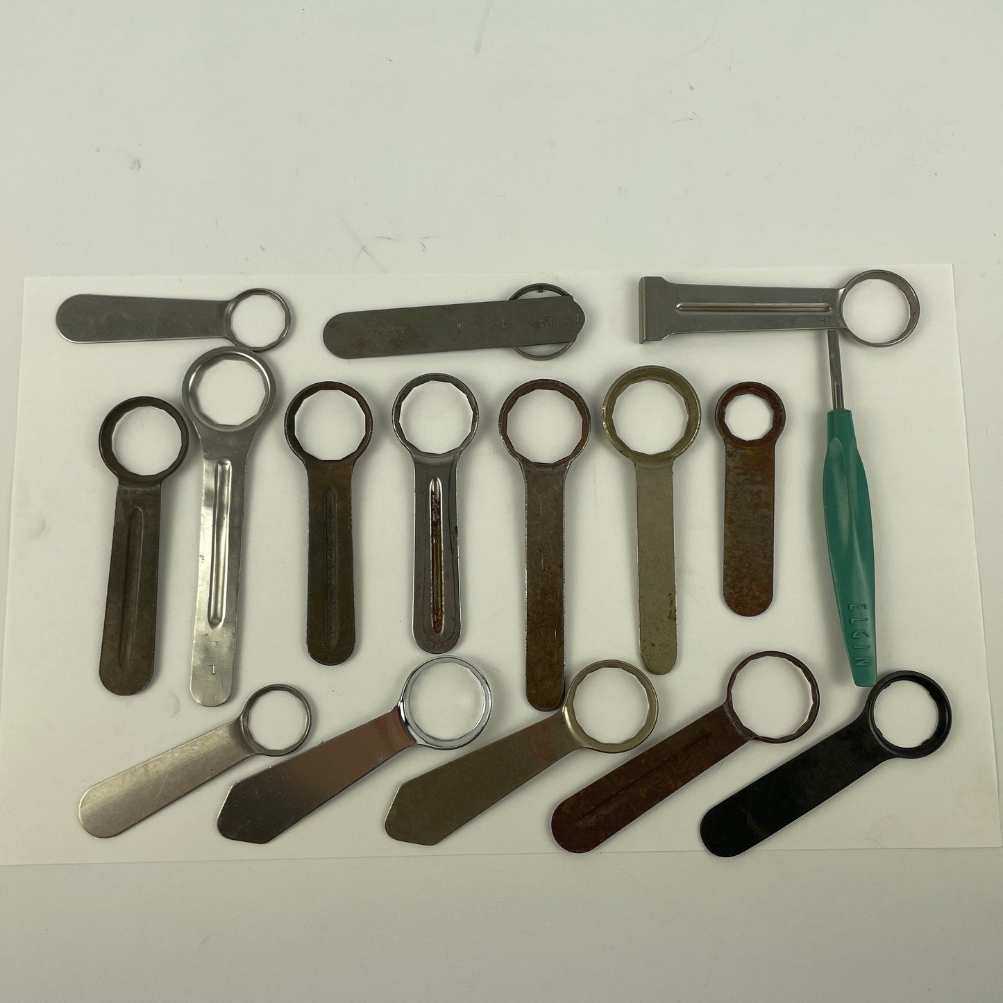 Jan Lot 16- Watchmaker’s Selection of Handheld Waterproof Case Wrenches