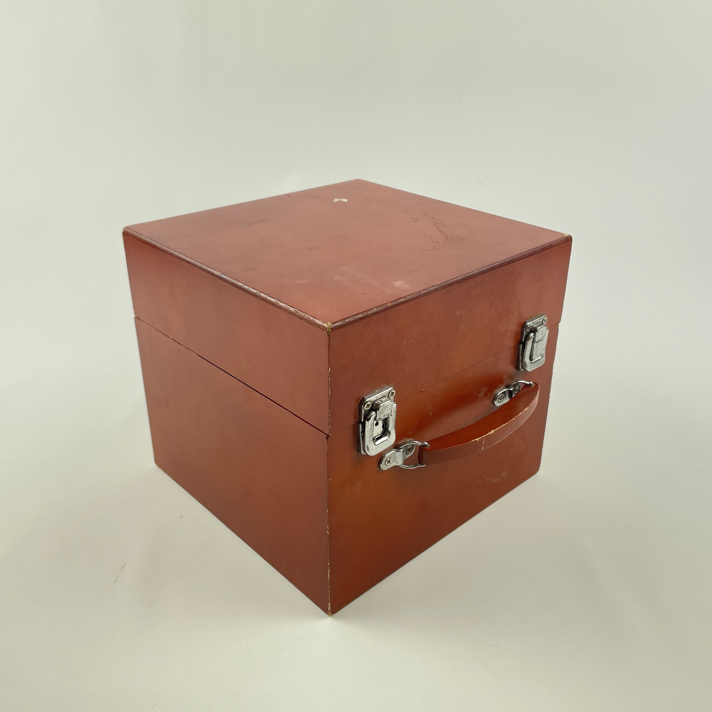 Lot 22- Clam Shell Storage Box – watchpartsrus