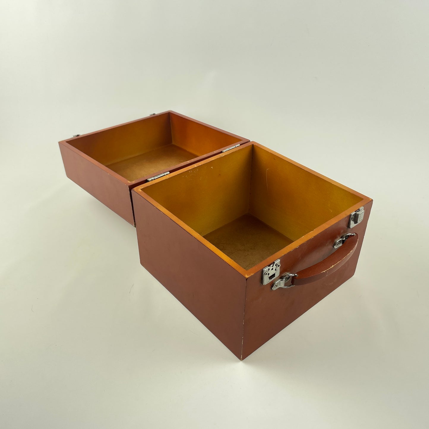 Lot 22- Clam Shell Storage Box