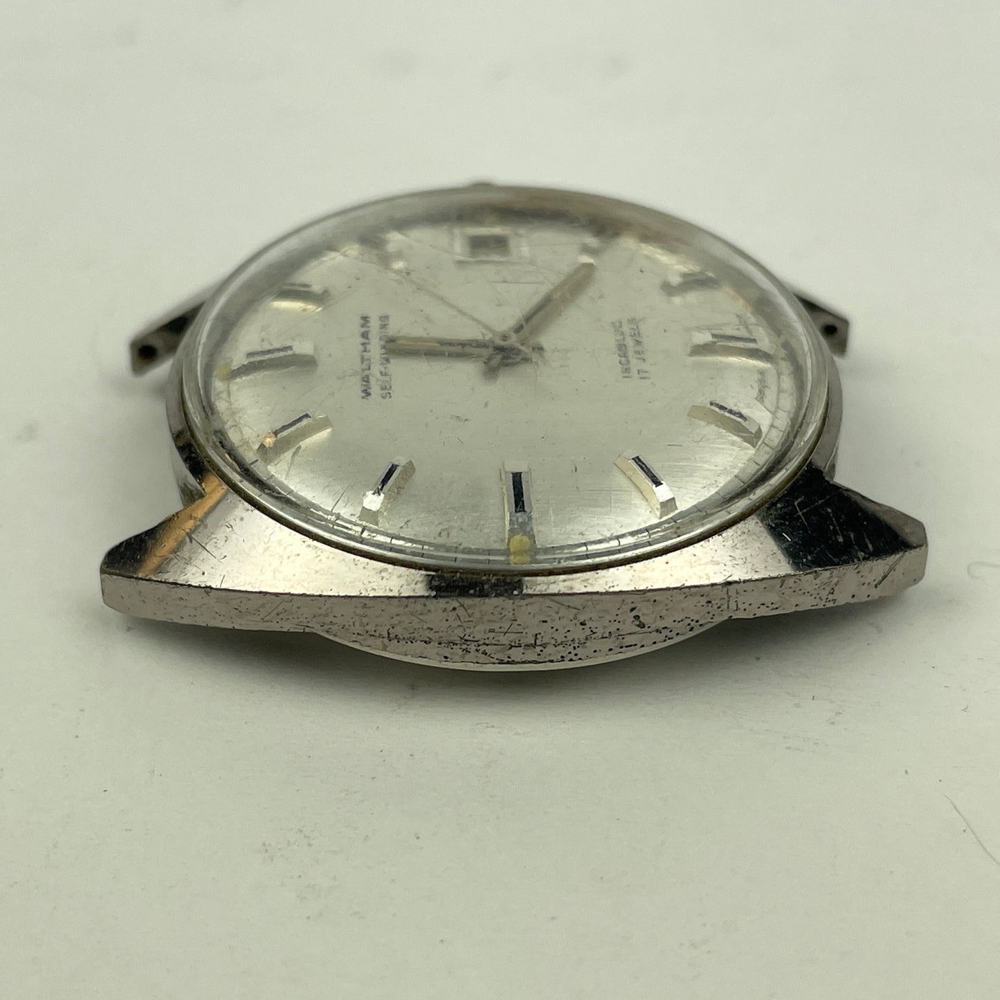 Lot 16- Waltham Men’s Automatic Date Model Vintage Mechanical Wristwatch